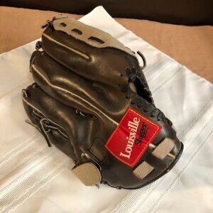 Louisville Slugger Youth Baseball Glove